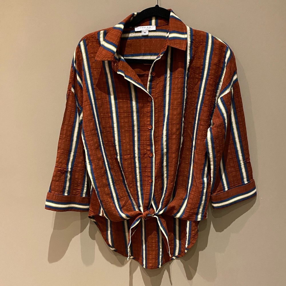 Stripped button down tie-front top 🧡